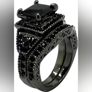 Gorgeous Gothic Romance Engagement Ring & Wedding Band Set